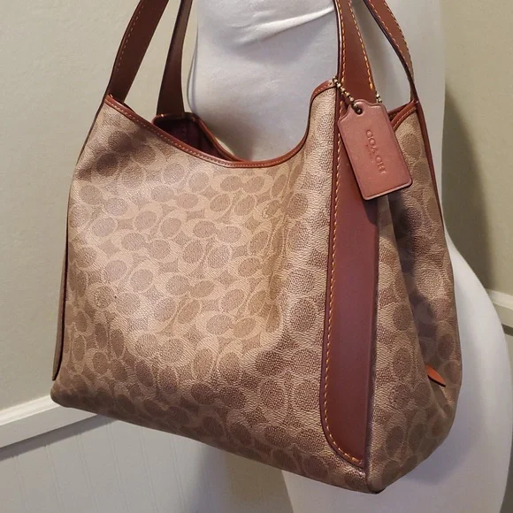 Like NEW Coach Hadley Hobo Bag In Signature Canvas - Picture 2 of 15